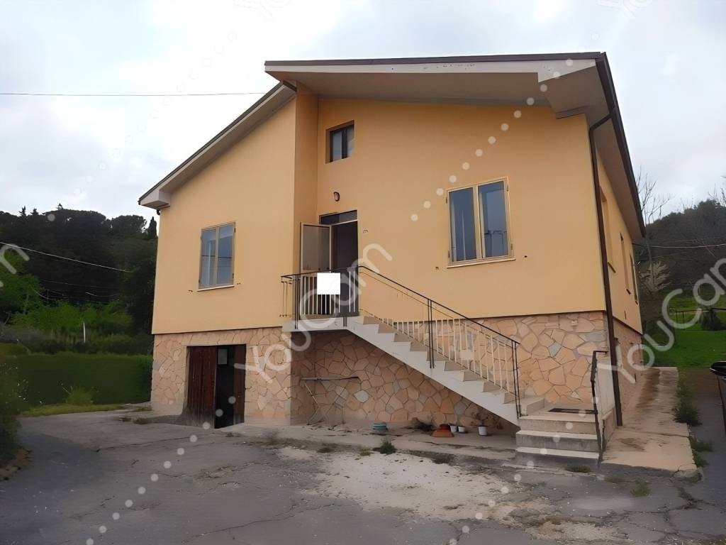 casa indipendente in vendita a Jesi in zona Tabano