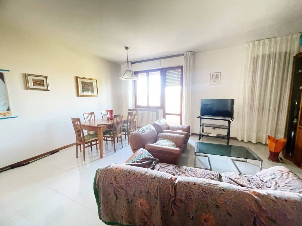 appartamento in vendita a Jesi in zona Tabano