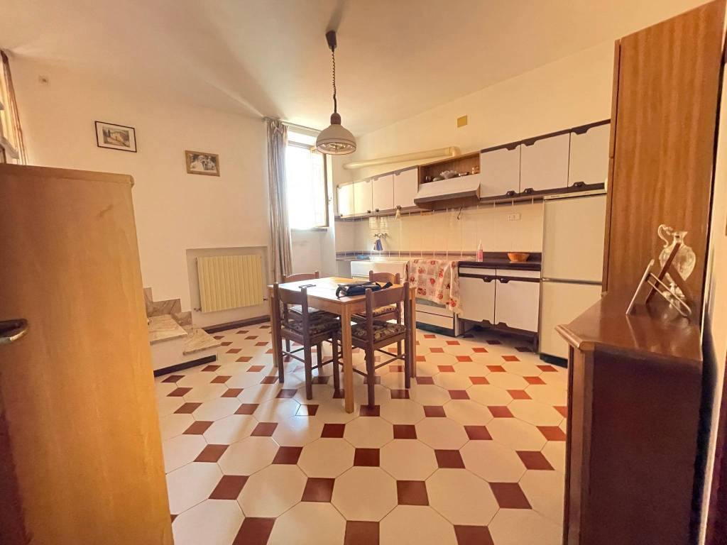 casa indipendente in vendita a Jesi
