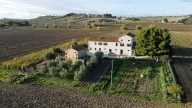 casa indipendente in vendita a Jesi
