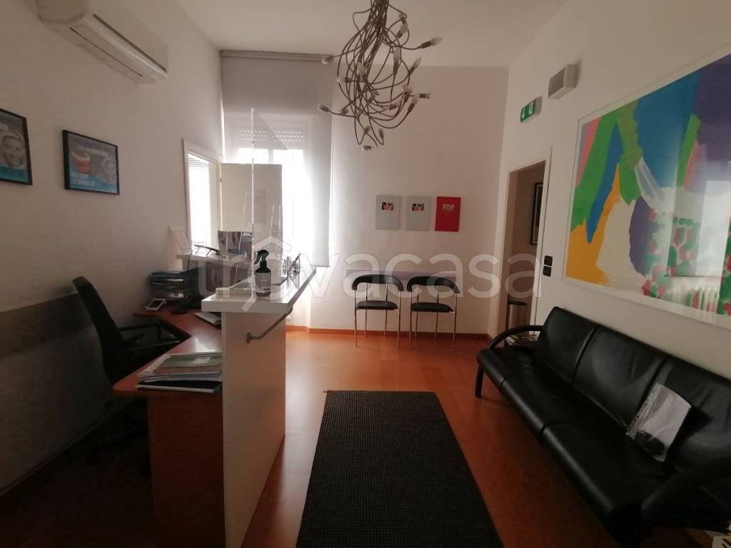 ufficio in vendita a Jesi