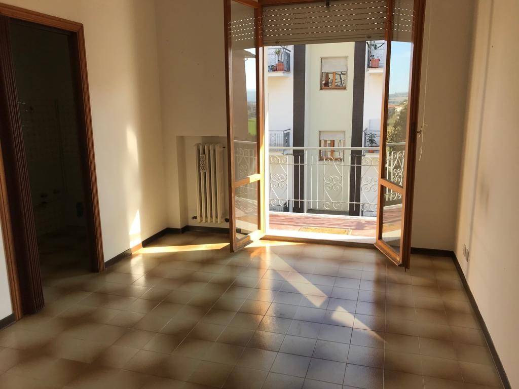 appartamento in vendita a Jesi in zona Tabano
