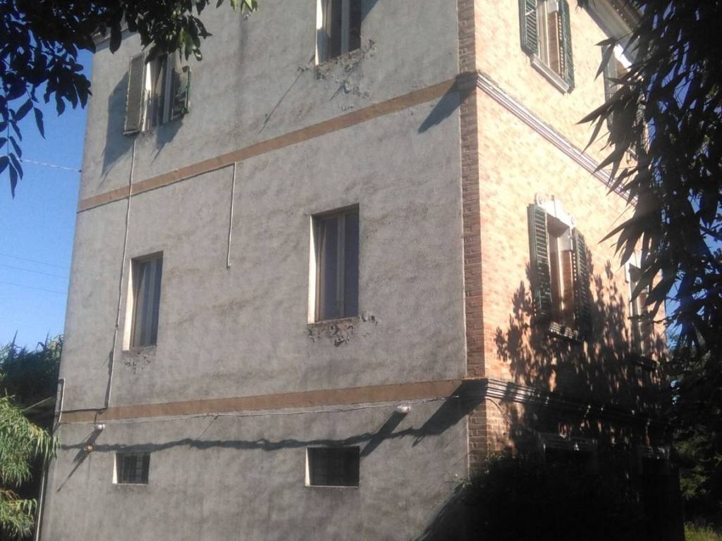 appartamento in vendita a Jesi in zona Tabano