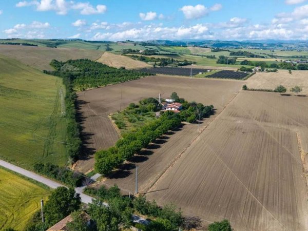 casa indipendente in vendita a Jesi in zona Mazzangrugno