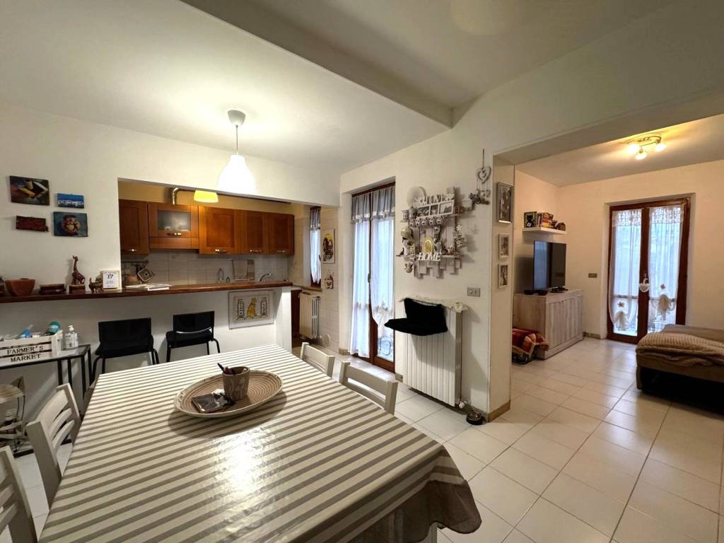 casa indipendente in vendita a Jesi