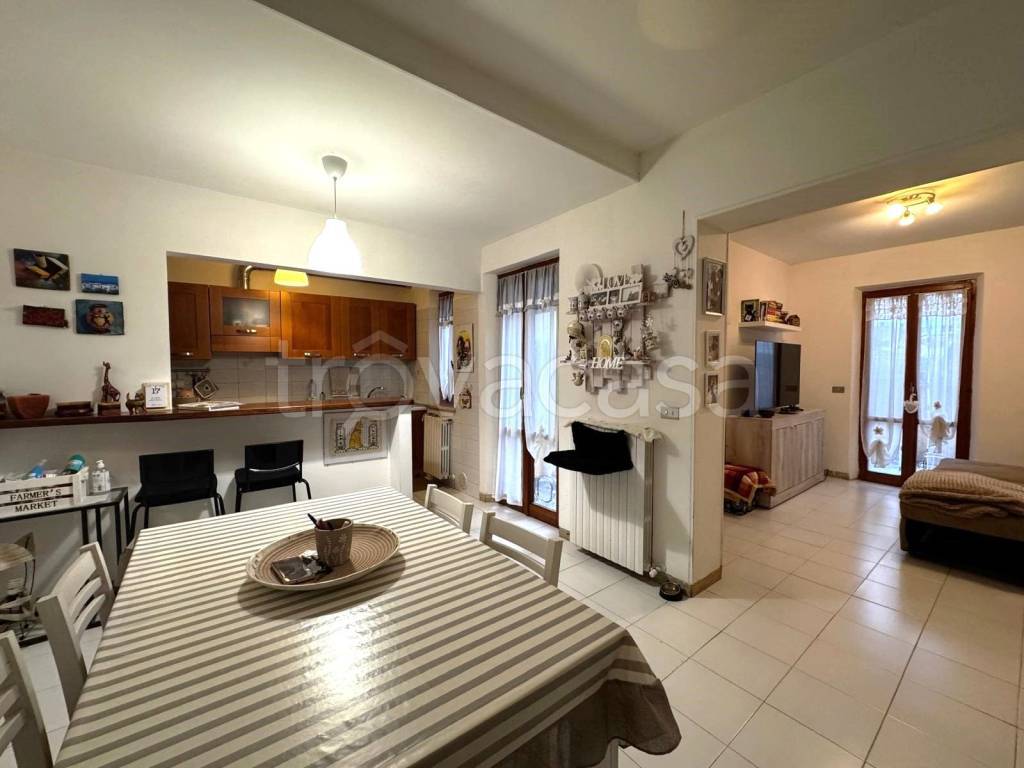 casa indipendente in vendita a Jesi