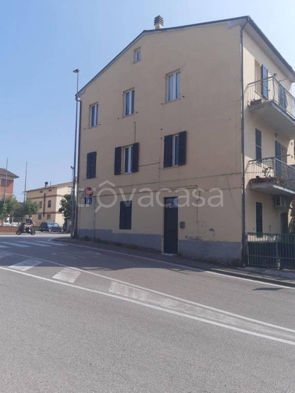 casa indipendente in vendita a Jesi