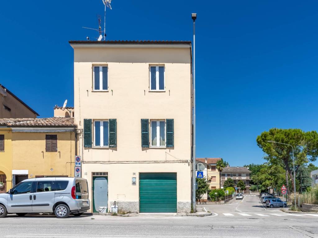 casa indipendente in vendita a Jesi