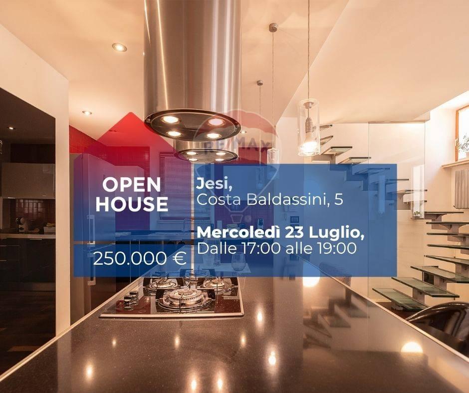 casa indipendente in vendita a Jesi