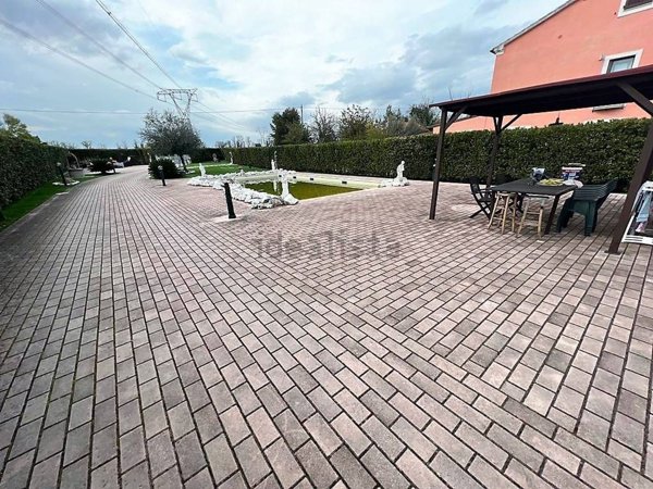 casa indipendente in vendita a Jesi