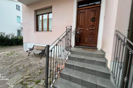 casa indipendente in vendita a Jesi