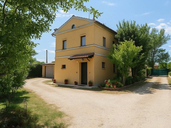 casa indipendente in vendita a Jesi in zona Tabano