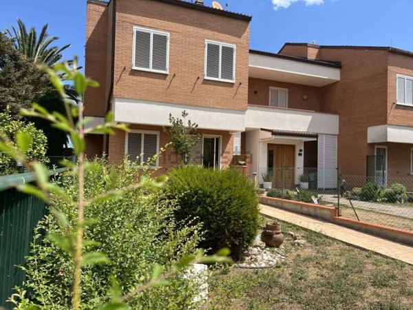 casa indipendente in vendita a Jesi