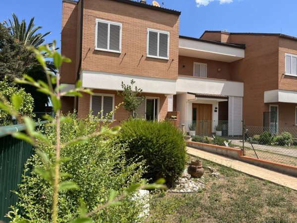 casa indipendente in vendita a Jesi