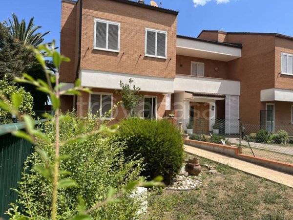 casa indipendente in vendita a Jesi