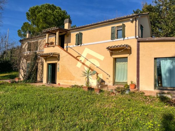 casa indipendente in vendita a Jesi