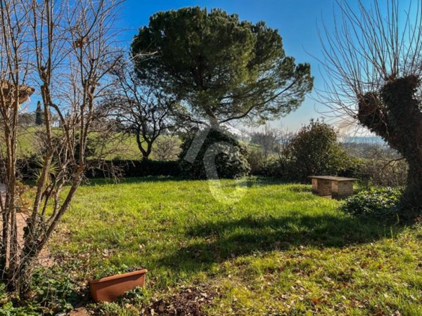 casa indipendente in vendita a Jesi