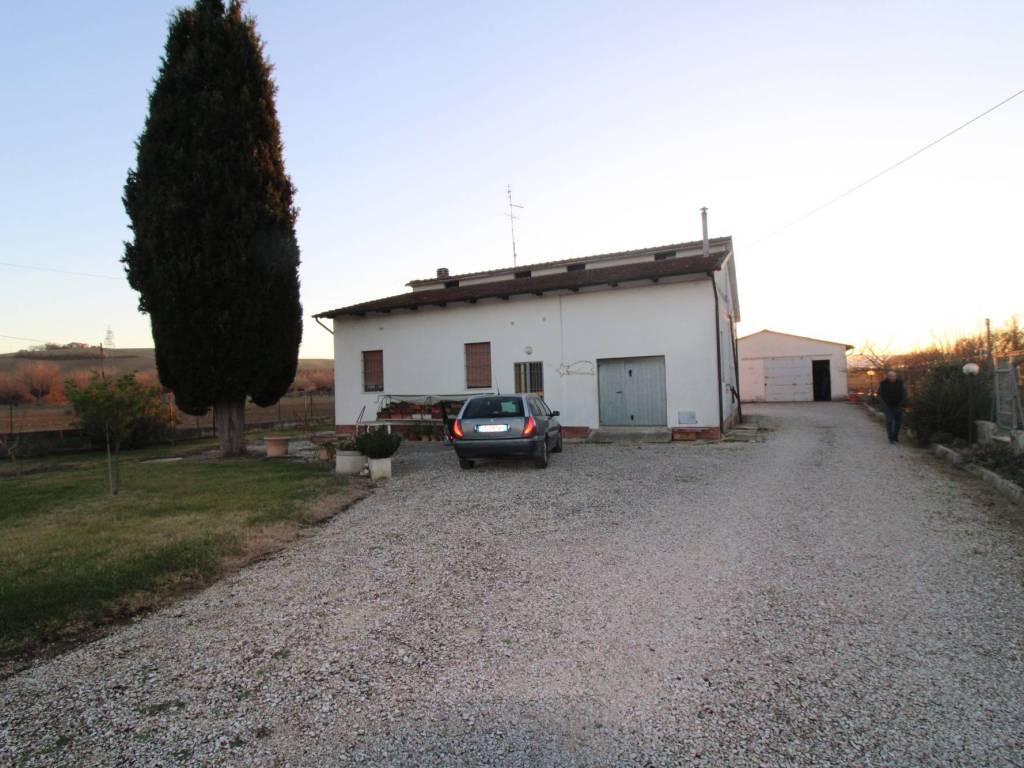 casa indipendente in vendita a Jesi