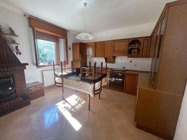 casa indipendente in vendita a Jesi in zona Mazzangrugno