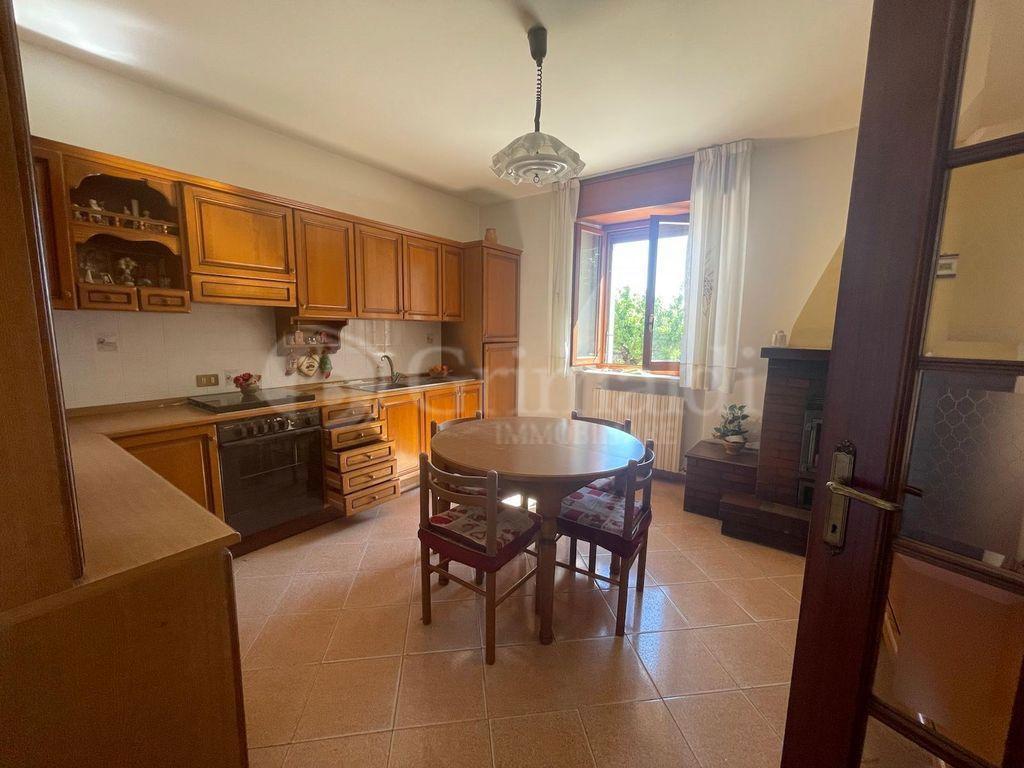 casa indipendente in vendita a Jesi