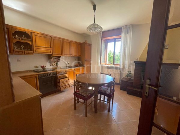 casa indipendente in vendita a Jesi
