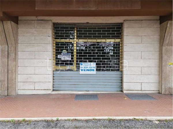 locale commerciale in vendita a Jesi