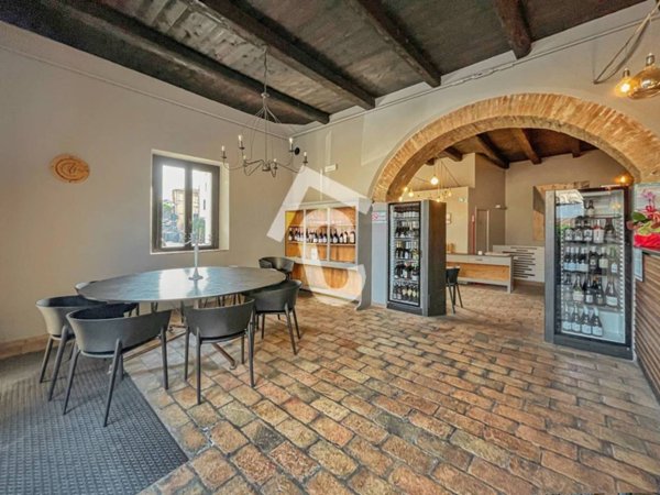 negozio in vendita a Jesi
