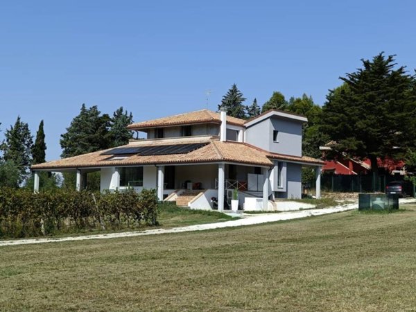casa indipendente in vendita a Jesi in zona Tabano