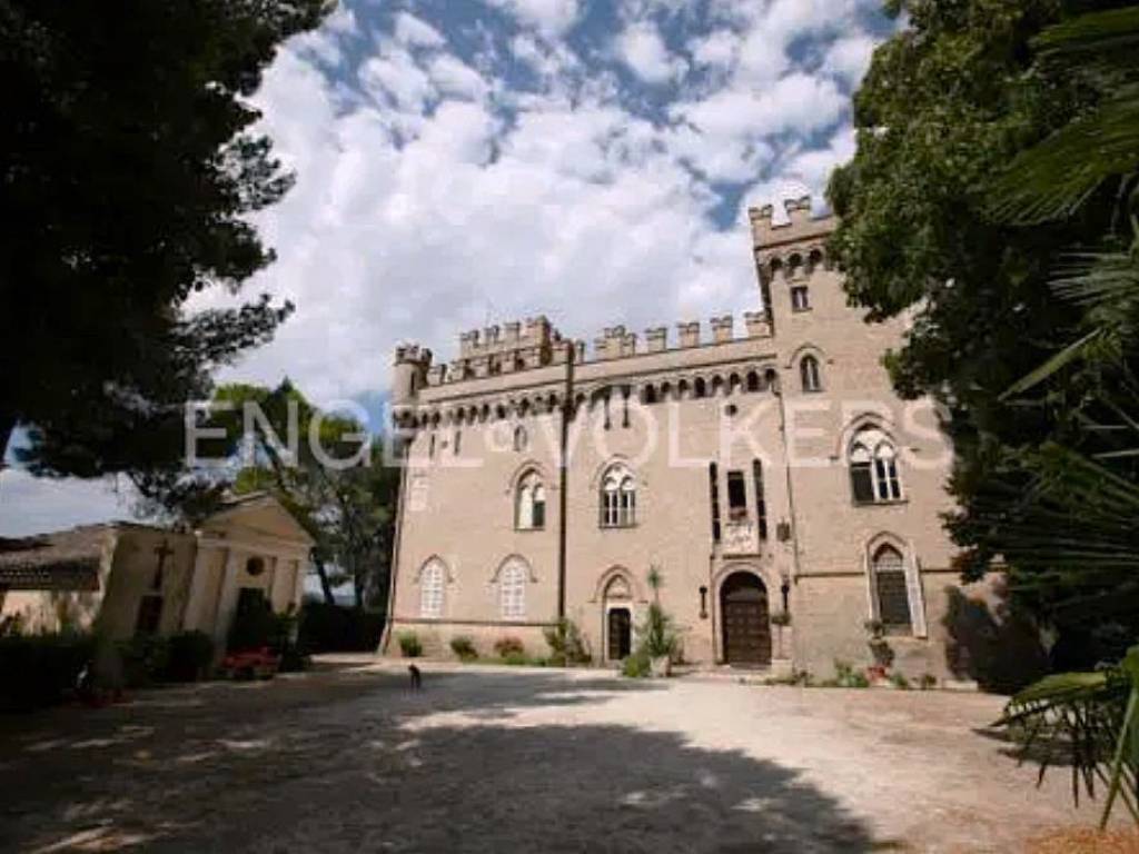 intera palazzina in vendita a Jesi in zona Tabano