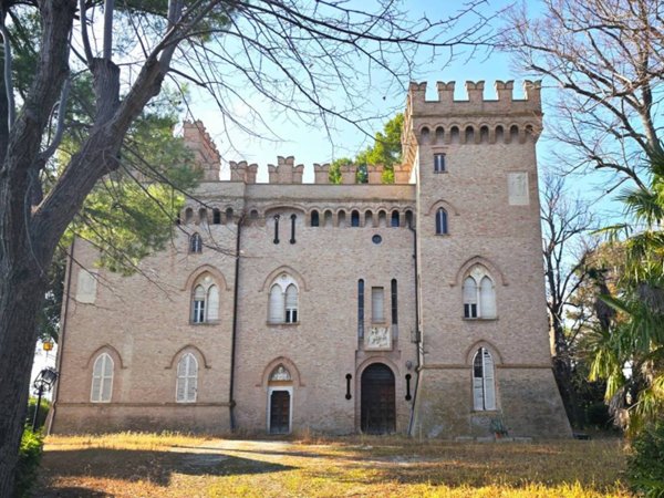 intera palazzina in vendita a Jesi in zona Tabano