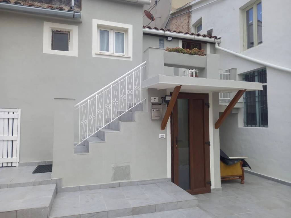 casa indipendente in vendita a Jesi in zona Mazzangrugno