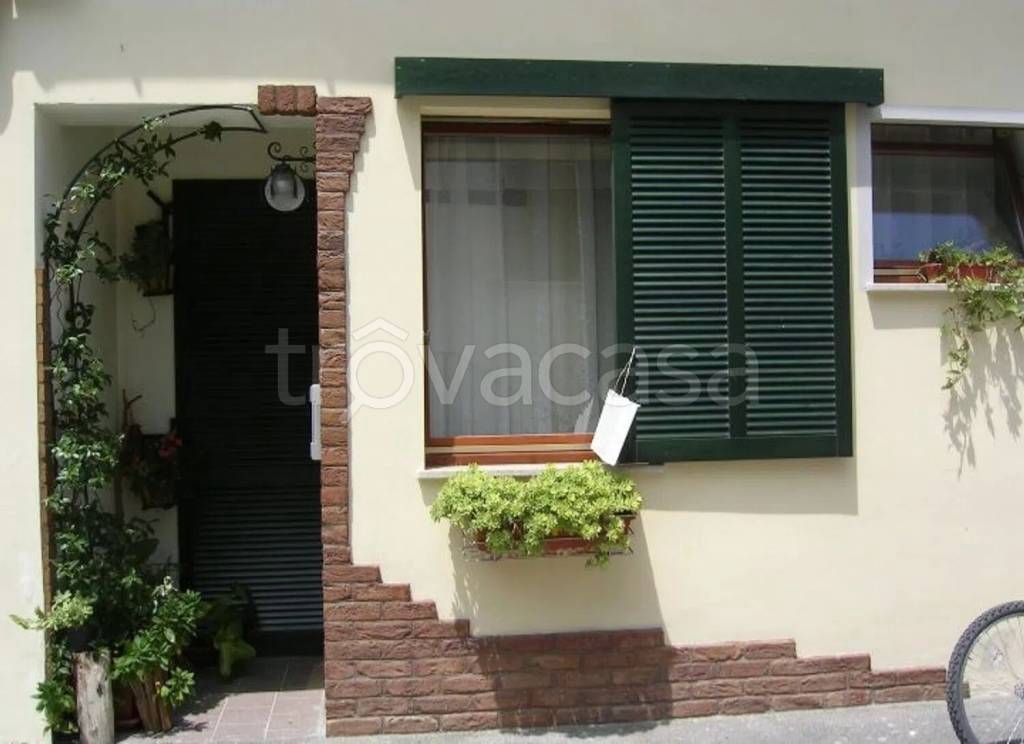 casa indipendente in vendita a Jesi