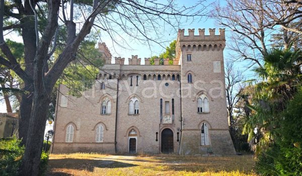 villa in vendita a Jesi in zona Tabano