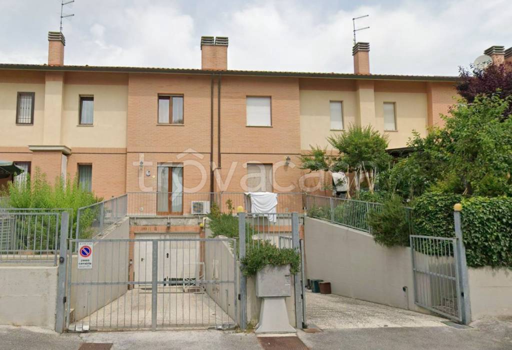 casa indipendente in vendita a Jesi