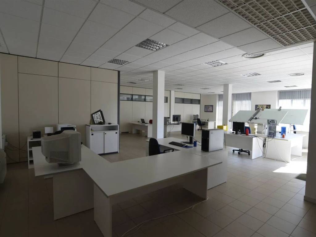 ufficio in vendita a Jesi in zona Tabano