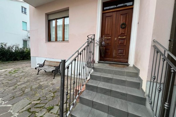 casa indipendente in vendita a Jesi