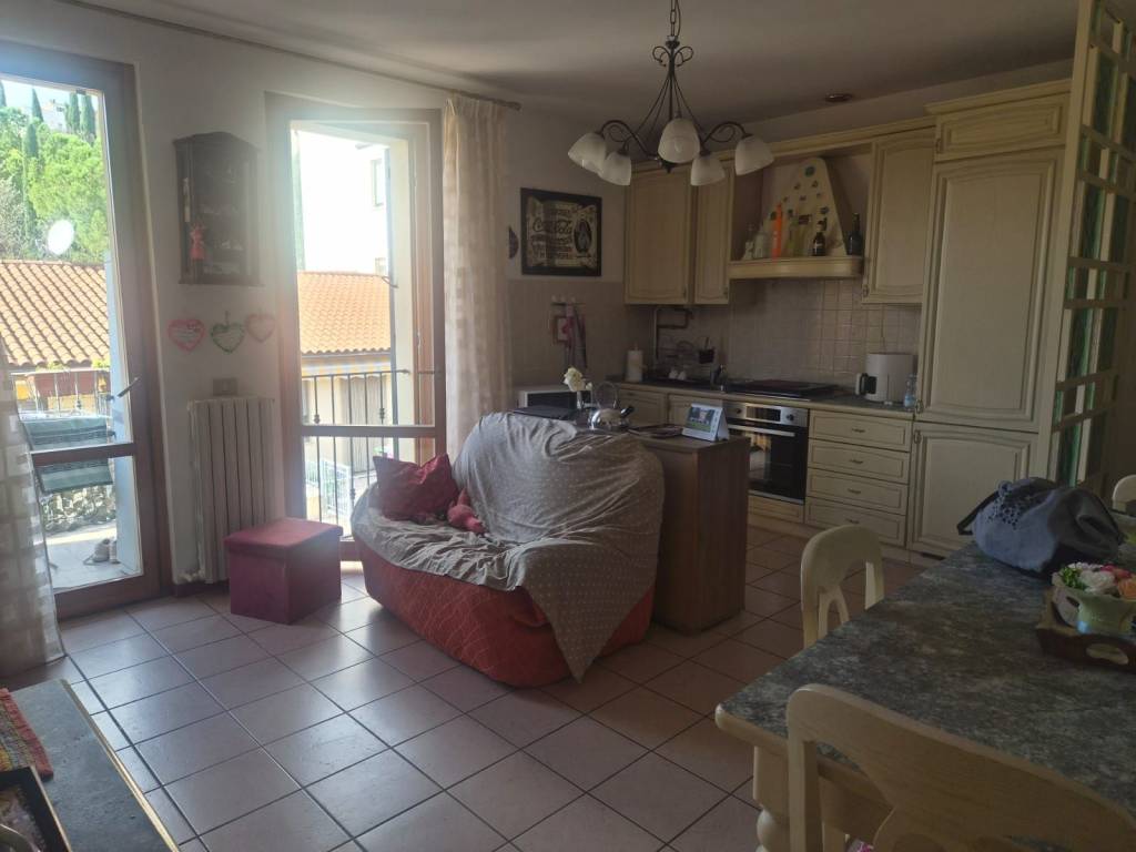 appartamento in vendita a Jesi in zona Tabano