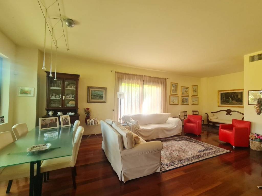 casa indipendente in vendita a Jesi