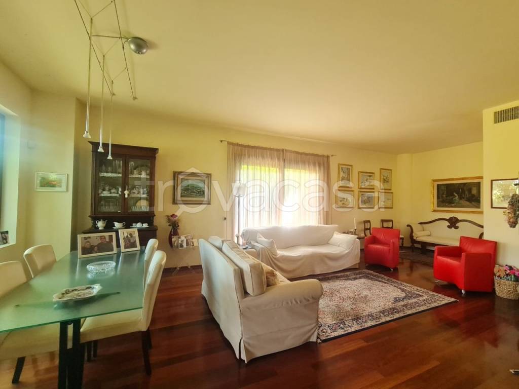 casa indipendente in vendita a Jesi