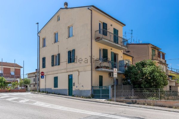 casa indipendente in vendita a Jesi