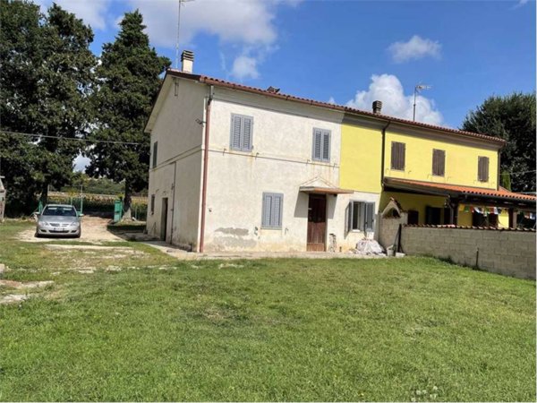 casa indipendente in vendita a Jesi in zona Tabano