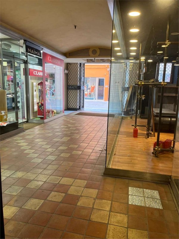 negozio in vendita a Jesi
