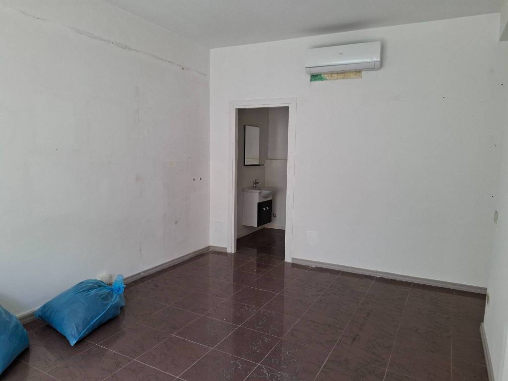 negozio in vendita a Jesi