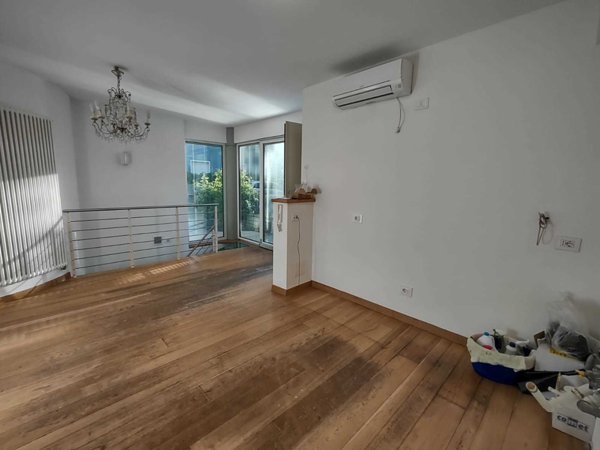 casa indipendente in vendita a Jesi