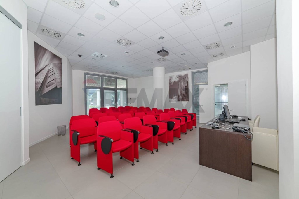 ufficio in vendita a Jesi