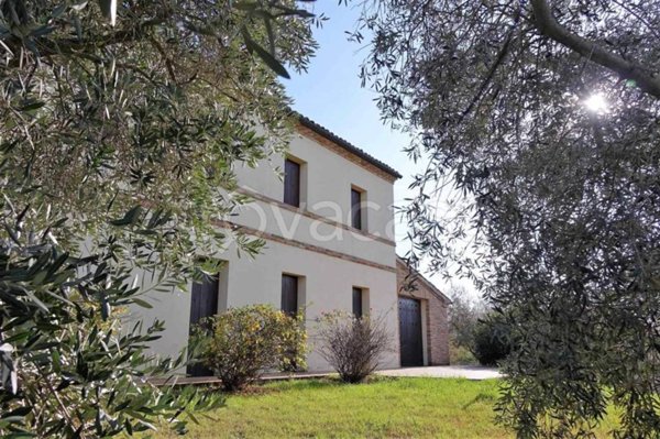 casa indipendente in vendita a Jesi in zona Mazzangrugno