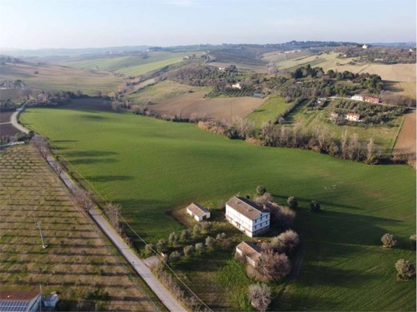 casa indipendente in vendita a Jesi in zona Tabano