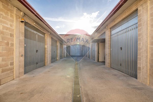 locale di sgombero in vendita a Jesi