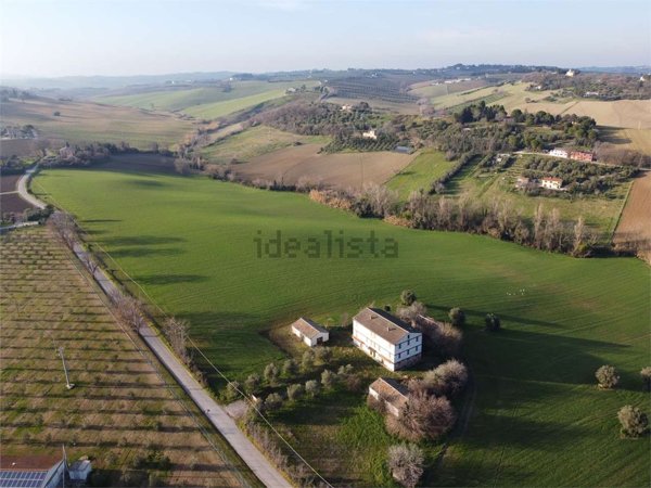 esavano in vendita a Jesi