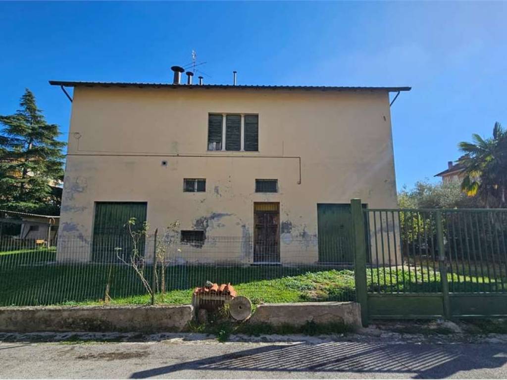 casa indipendente in vendita a Jesi